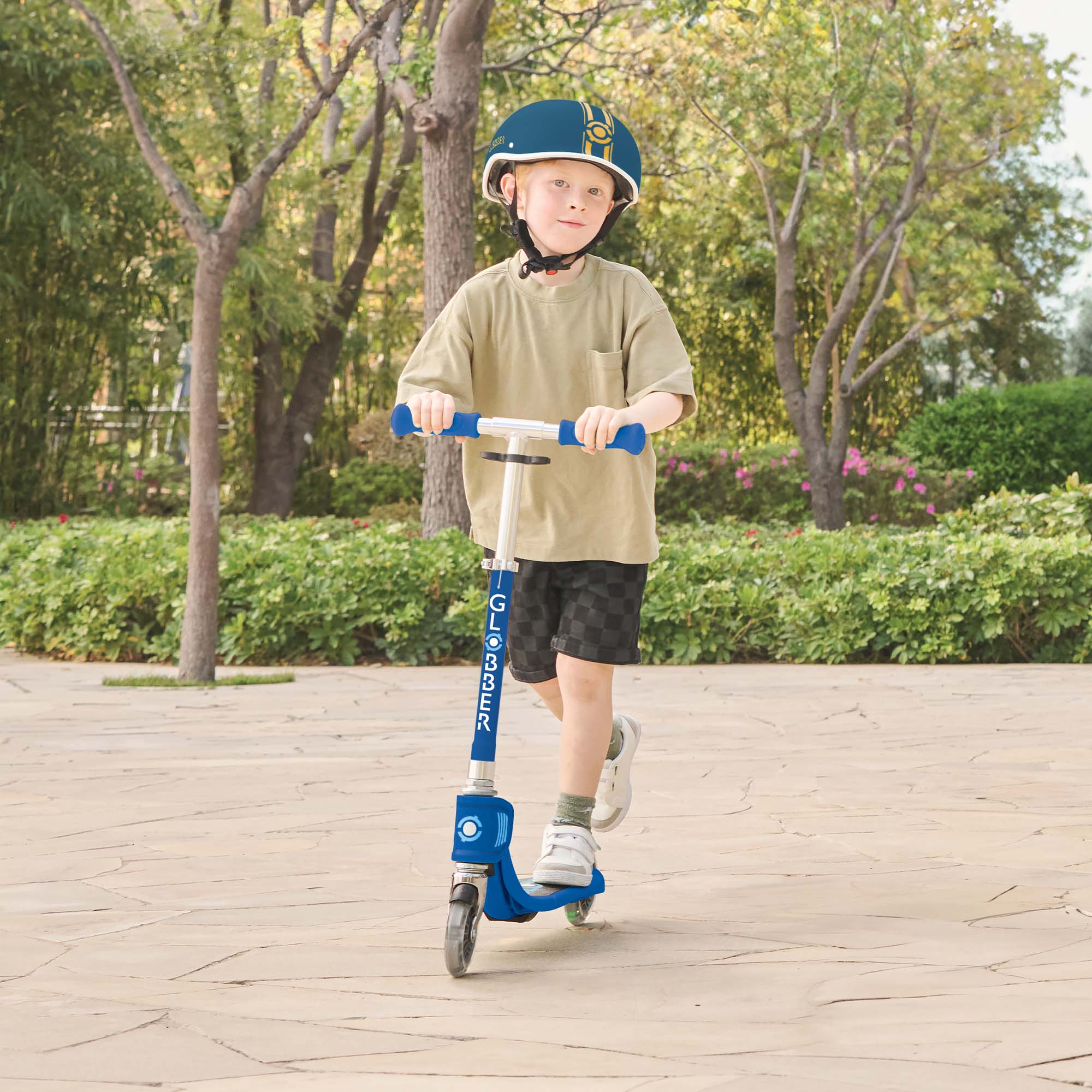 Globber Flow Foldable Junior Lights Scooter - Image 5